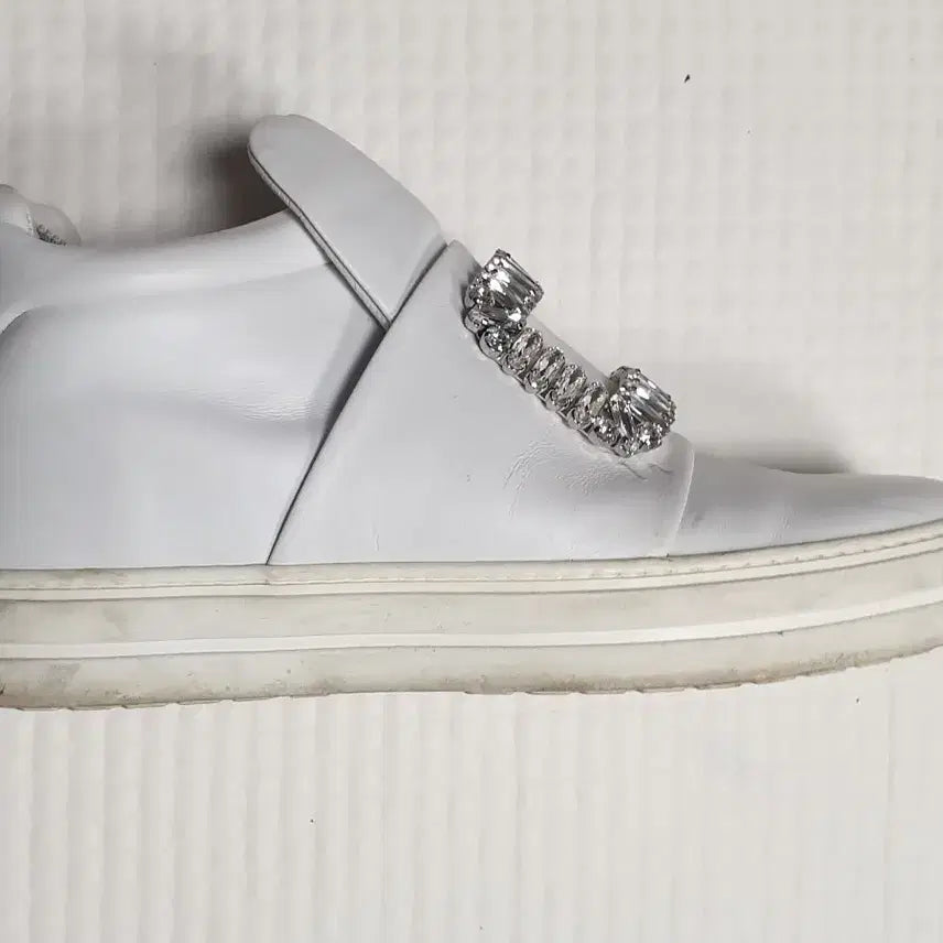 [BUNJANG] Roger Vivier White Crystal Embellished Sneakers Slip-ons / 로저비비에 화이트 큐빅 장식 스니커즈 슬립온 230