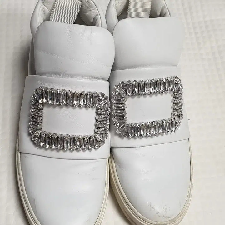 [BUNJANG] Roger Vivier White Crystal Embellished Sneakers Slip-ons / 로저비비에 화이트 큐빅 장식 스니커즈 슬립온 230