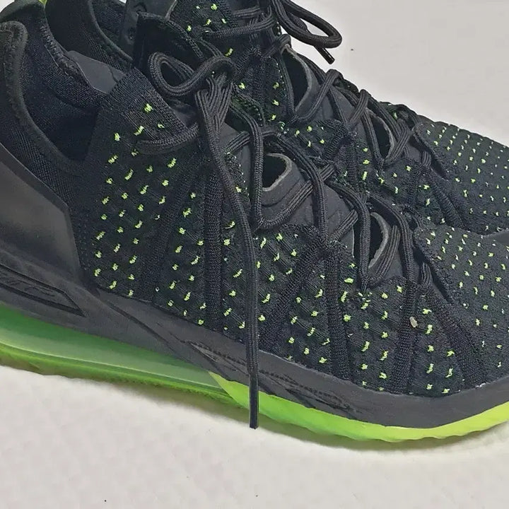 [BUNJANG] Nike LeBron 18 Dunkman Black/Fluorescent Sneakers / 나이키 르브론18 덩크맨 블랙/형광 운동화 280