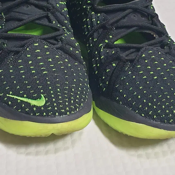 [BUNJANG] Nike LeBron 18 Dunkman Black/Fluorescent Sneakers / 나이키 르브론18 덩크맨 블랙/형광 운동화 280