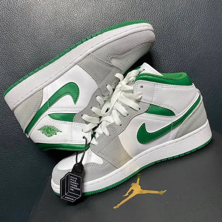 [BUNJANG] Nike Air Jordan 1 Grey Green Sneakers / 나이키 에어 조던 1  그레이 그린