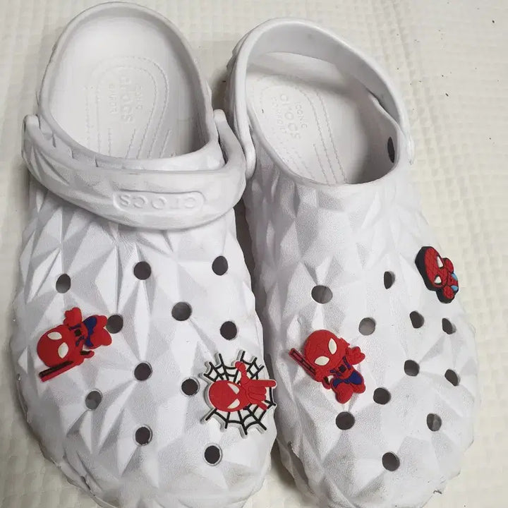 [BUNJANG] Crocs Spider-Man Jibbitz White Clogs Size M11 (290mm) / 크록스 흰색 스파이더맨 지비츠 장식 M11 사이즈290