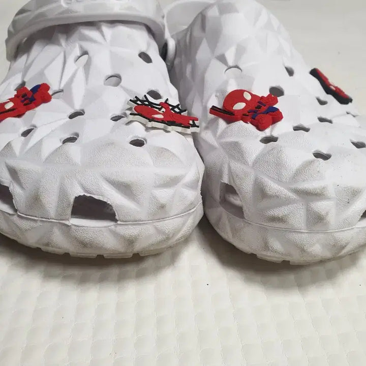 [BUNJANG] Crocs Spider-Man Jibbitz White Clogs Size M11 (290mm) / 크록스 흰색 스파이더맨 지비츠 장식 M11 사이즈290