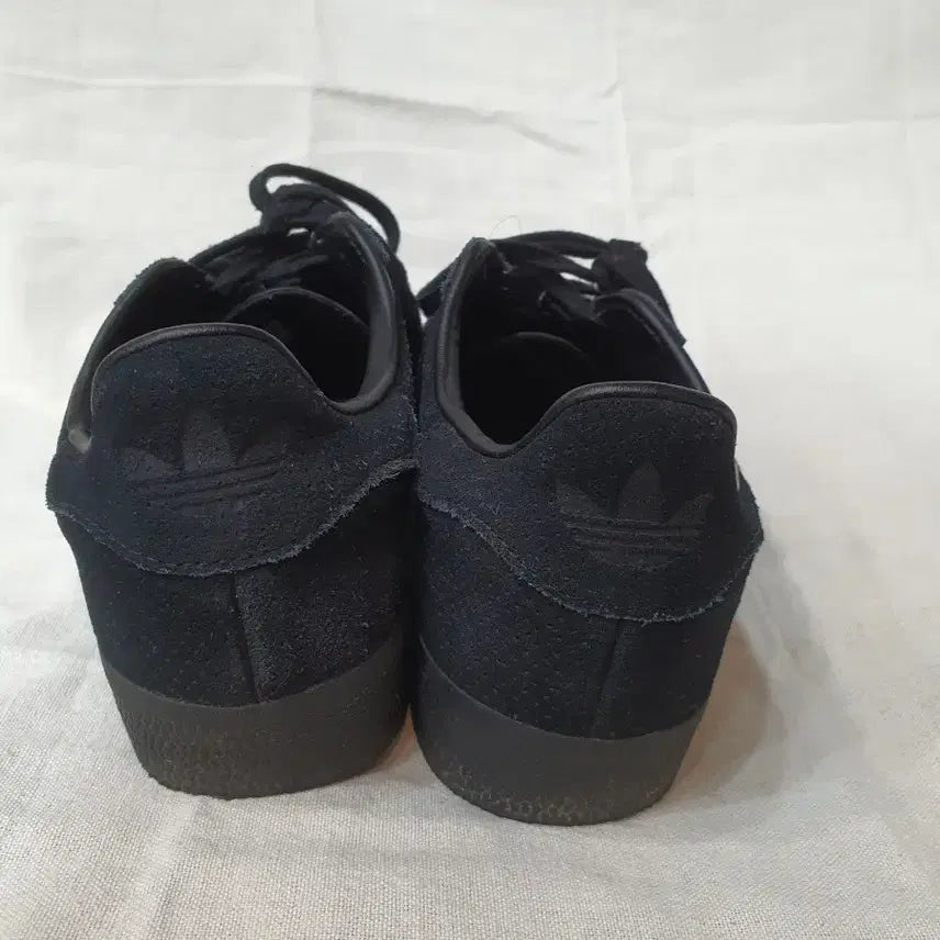 [BUNJANG] Adidas Gazelle Black Suede Sneakers / 아디다스 가젤 블랙 스웨이드 운동화 225