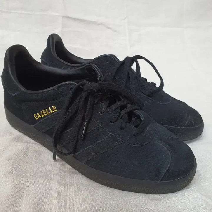 [BUNJANG] Adidas Gazelle Black Suede Sneakers / 아디다스 가젤 블랙 스웨이드 운동화 225