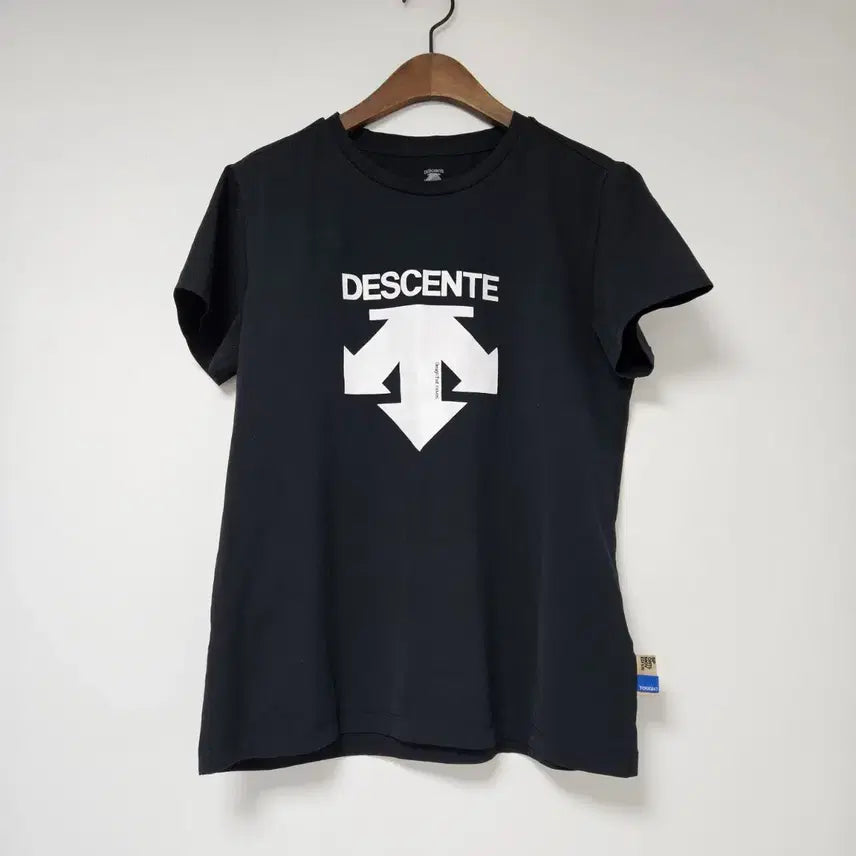 [BUNJANG] Descente Black Logo Short Sleeve T-Shirt / 데상트 블랙 로고 반팔 티셔츠