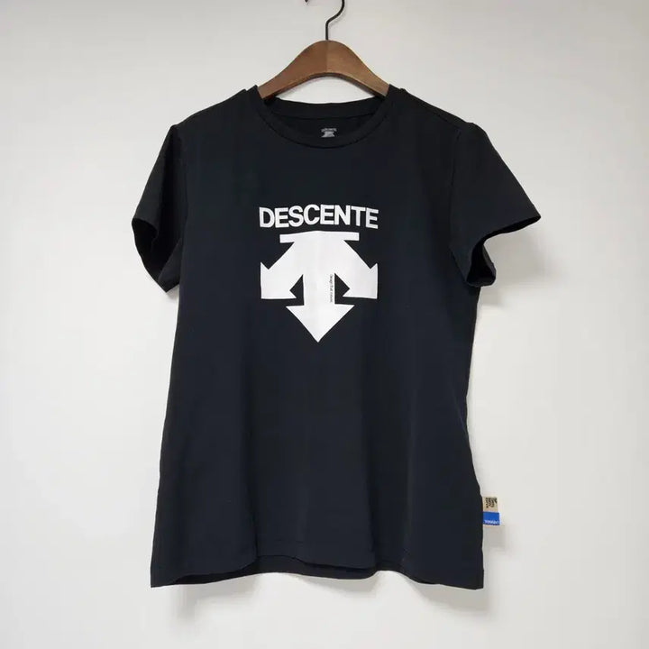 [BUNJANG] Descente Black Logo Short Sleeve T-Shirt / 데상트 블랙 로고 반팔 티셔츠