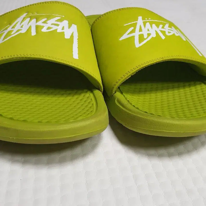 [BUNJANG] Nike x Stüssy Collaborative Slides Fluorescent Green Size 290-300 / 나이키 스투시 콜라보 슬리퍼 형광색 290~300