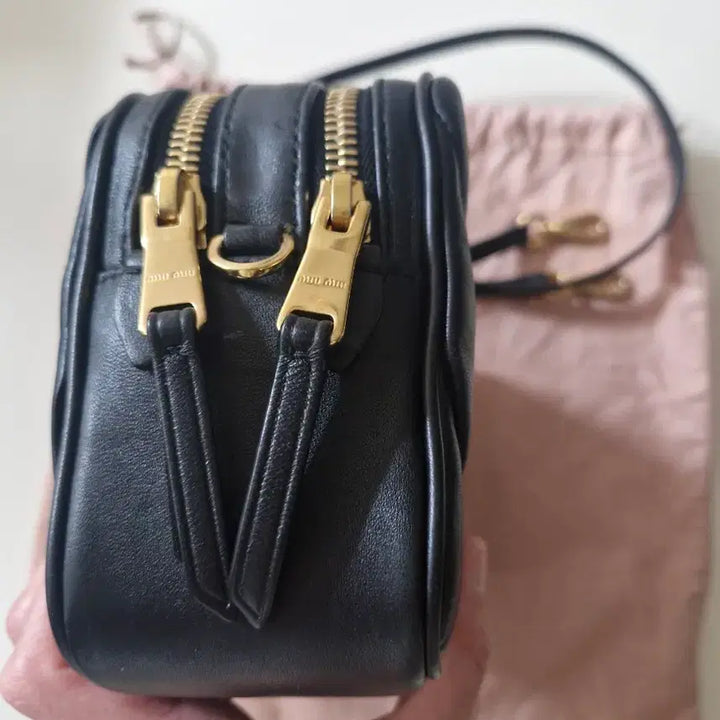 [BUNJANG] Miu Miu Black Matelassé Crossbody Bag / 미우미우 블랙 마틀라세 크로스백