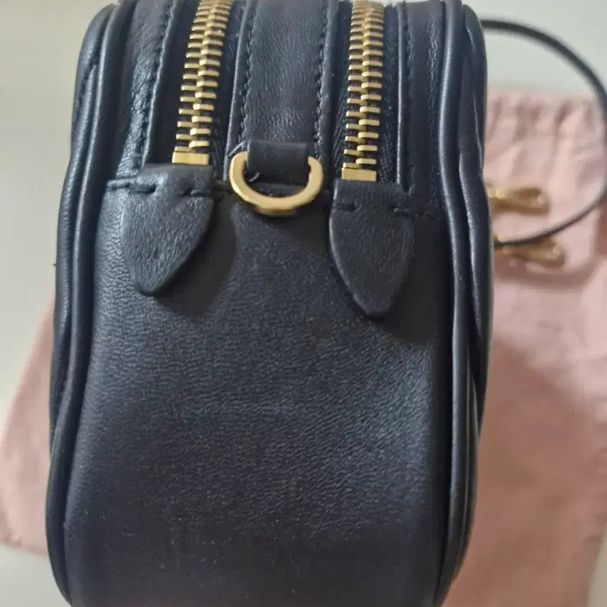 [BUNJANG] Miu Miu Black Matelassé Crossbody Bag / 미우미우 블랙 마틀라세 크로스백