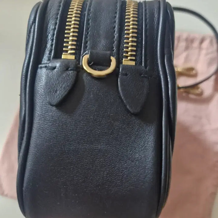 [BUNJANG] Miu Miu Black Matelassé Crossbody Bag / 미우미우 블랙 마틀라세 크로스백