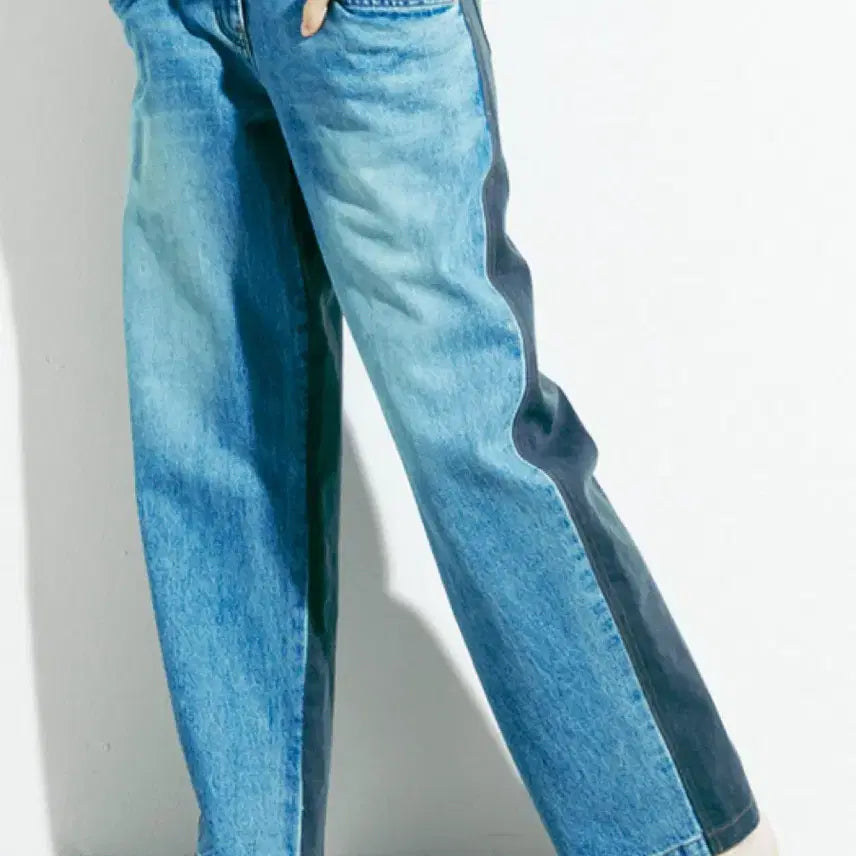 [BUNJANG] Lucky Chouette Reversible Color Block Denim Pants (Medium Blue/Black) / 23년 럭키슈에뜨 앞뒤 반전 배색 데님 팬츠 청바지 중청 블랙 버튼 핀턱