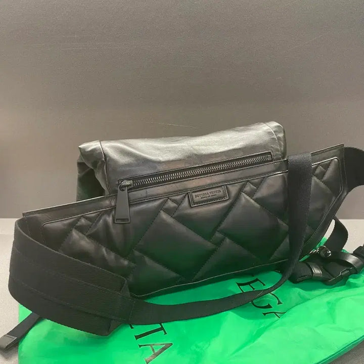 [BUNJANG] Bottega Veneta Perforated Leather Belt Bag Black / [100% 정품] 보테가베네타 블랙 퍼포레이티드 레더 벨트백