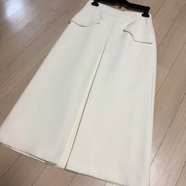 [BUNJANG] It MICHAA Pleated Midi Skirt Ivory Office Look / 잇미샤 맞주름 롱 스커트 아이보리 미디 정장 치마 오피스룩 출근룩 플리츠