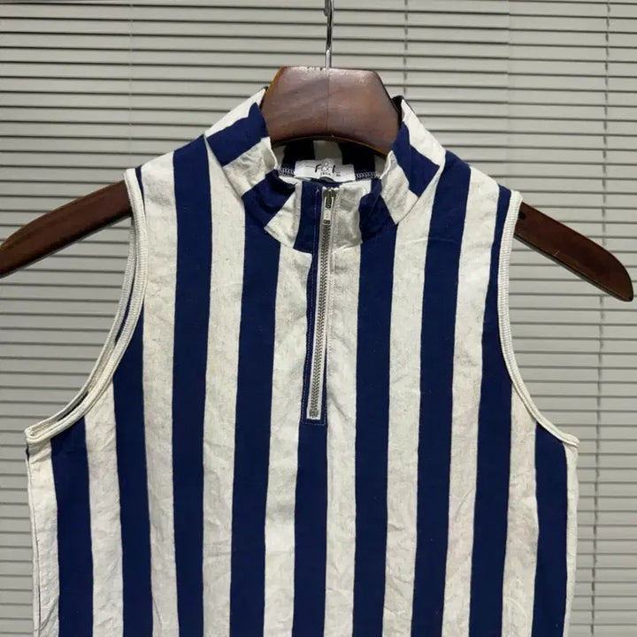 [BUNJANG] F&amp;F Stripe Half Zip-Up Vest / f&amp;f 스트라이프 하프 집업 베스트