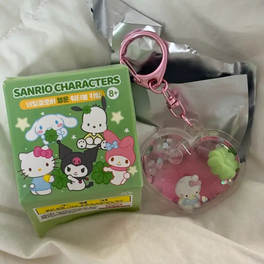 [BUNJANG] Sanrio Four-Leaf Clover Lucky Heart Water Ball Keychain (Hello Kitty) / 산리오 네잎클로버 행운 하트 워터볼 키링 (헬로키티)