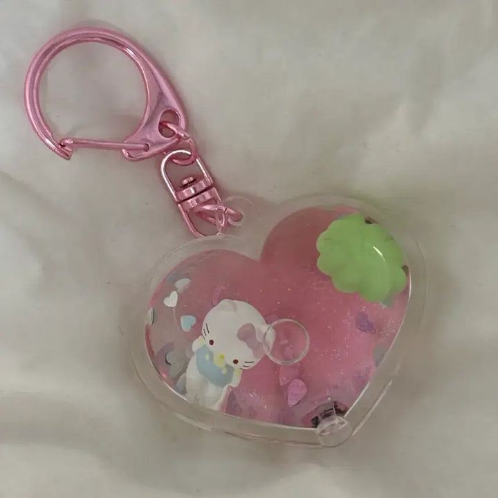 [BUNJANG] Sanrio Four-Leaf Clover Lucky Heart Water Ball Keychain (Hello Kitty) / 산리오 네잎클로버 행운 하트 워터볼 키링 (헬로키티)