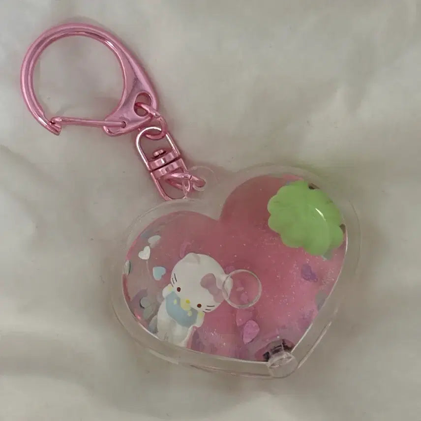 [BUNJANG] Sanrio Four-Leaf Clover Lucky Heart Water Ball Keychain (Hello Kitty) / 산리오 네잎클로버 행운 하트 워터볼 키링 (헬로키티)