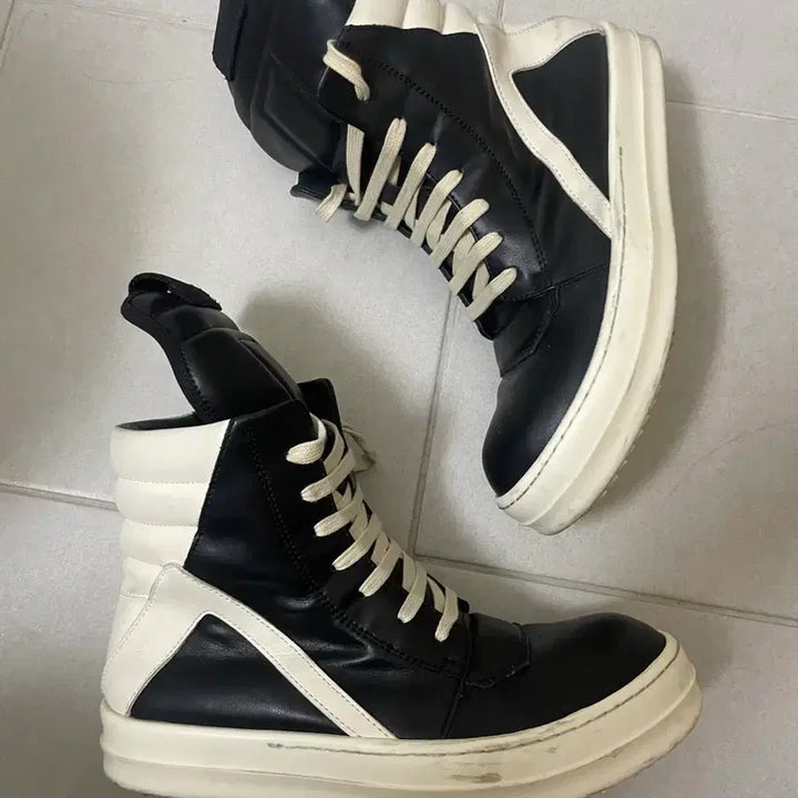 [SOLD OUT] 블랙 하이탑 스니커즈 운동화