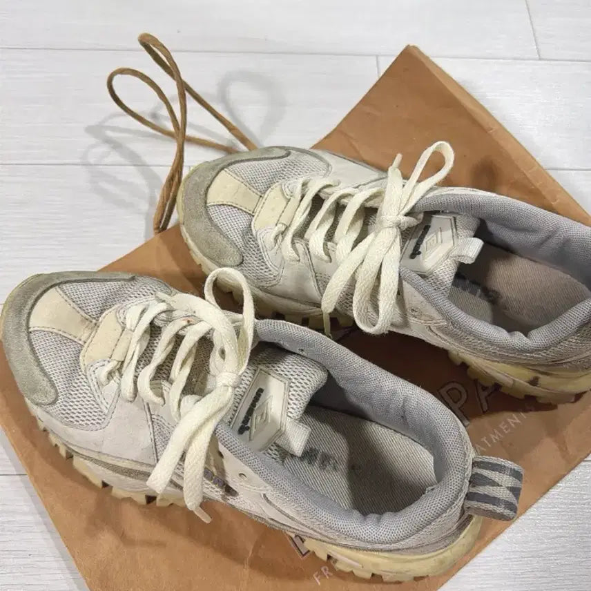 [BUNJANG] Umbro Sneakers Ivory / 엄브로 운동화 아이보리 240 저렴히 가져가세요!