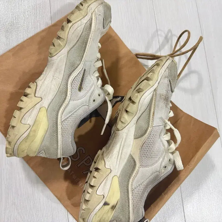 [BUNJANG] Umbro Sneakers Ivory / 엄브로 운동화 아이보리 240 저렴히 가져가세요!
