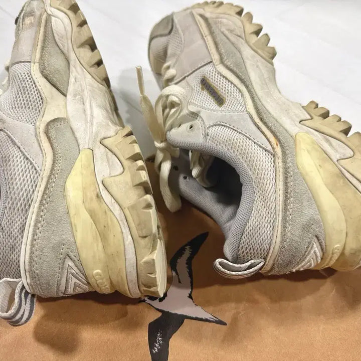 [BUNJANG] Umbro Sneakers Ivory / 엄브로 운동화 아이보리 240 저렴히 가져가세요!