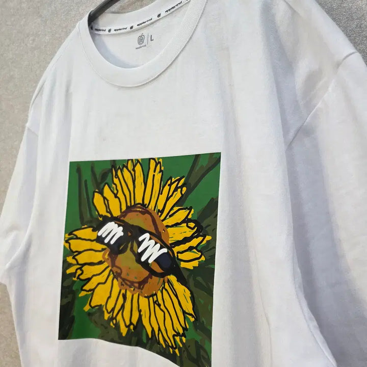 [BUNJANG] Apple Mind Sunflower Printing Short Sleeve T-Shirt / 애플마인드 해바라기 프린팅 반팔티 APPLEMIND