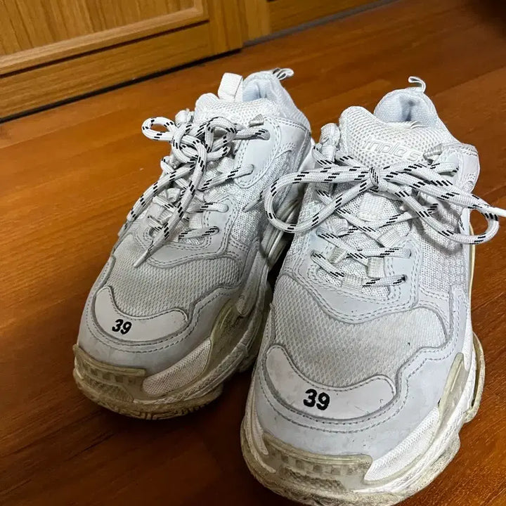 [BUNJANG] Balenciaga Triple S Sneakers / 발렌시아가 트리플s 39