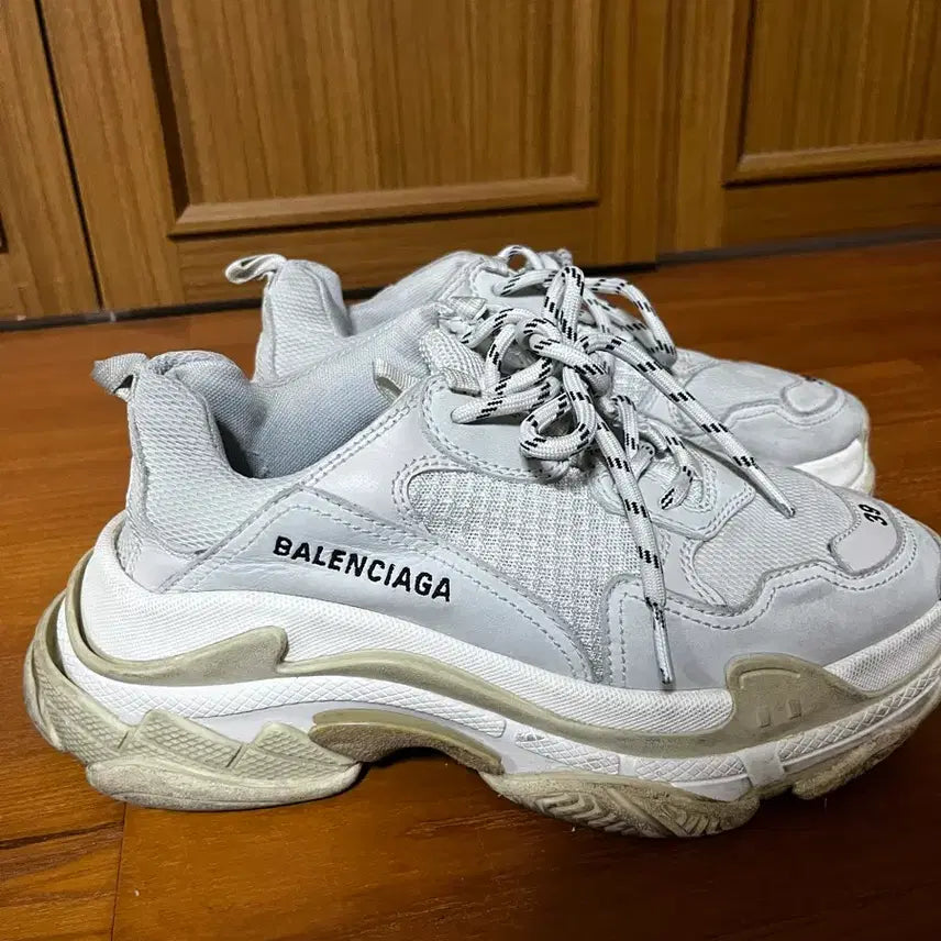 [BUNJANG] Balenciaga Triple S Sneakers / 발렌시아가 트리플s 39
