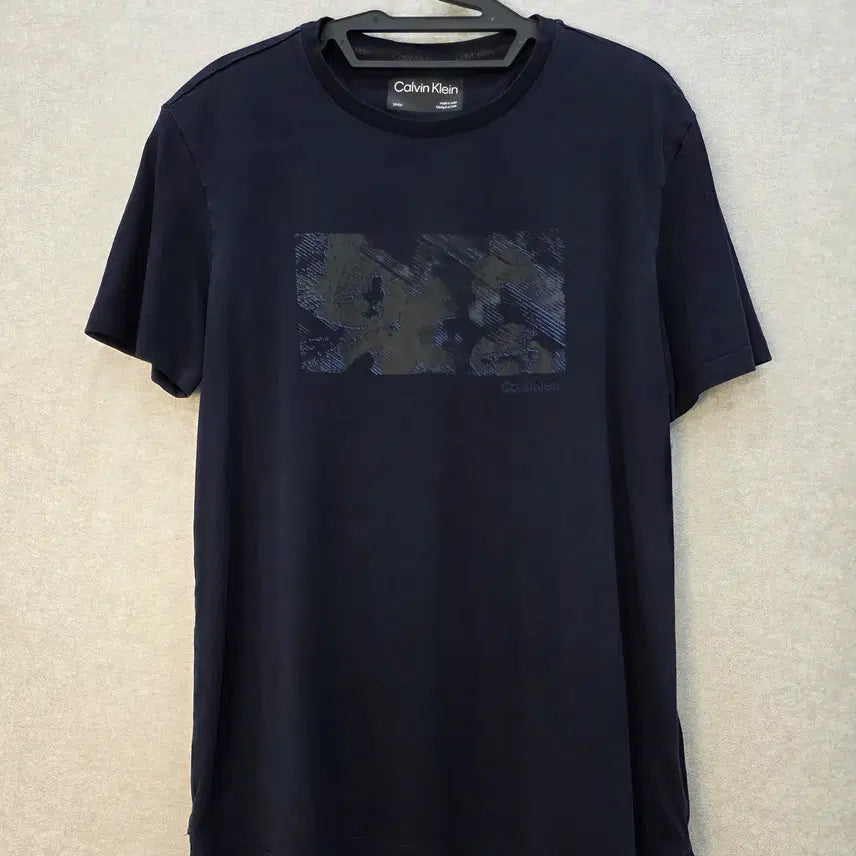 [BUNJANG] Calvin Klein Graphic T-Shirt Navy S / 캘빈클라인 그래픽 반팔티 CALVIN KLEIN