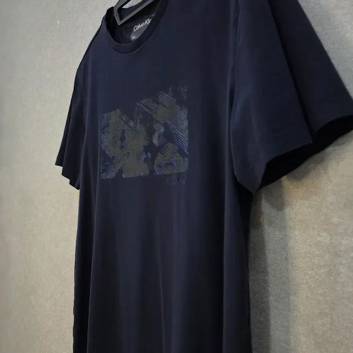 [BUNJANG] Calvin Klein Graphic T-Shirt Navy S / 캘빈클라인 그래픽 반팔티 CALVIN KLEIN