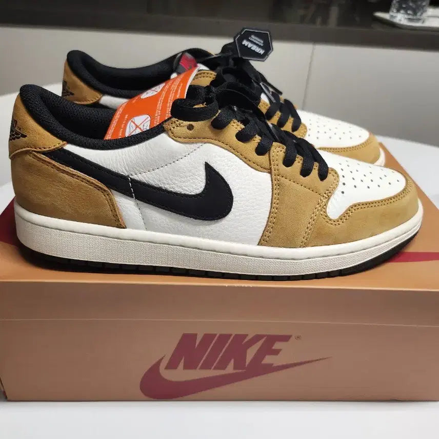 [BUNJANG] Nike Air Jordan 1 Low OG Sail Golden Harvest / 나이키 조던1 로우 og 세일 앤 골든 하베스트