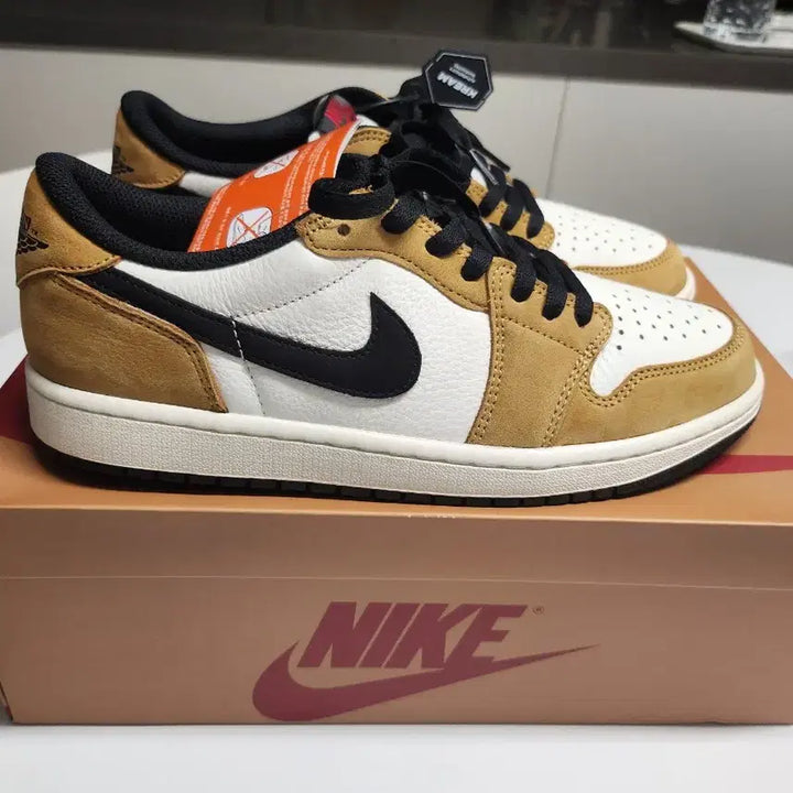 [BUNJANG] Nike Air Jordan 1 Low OG Sail Golden Harvest / 나이키 조던1 로우 og 세일 앤 골든 하베스트