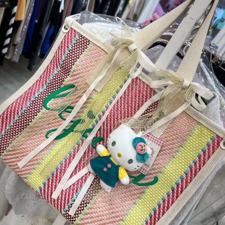 [BUNJANG] Colorful Tote Bag with Hello Kitty Doll Keychain / 컬러풀 토트백 + 헬로키티 인형 키링