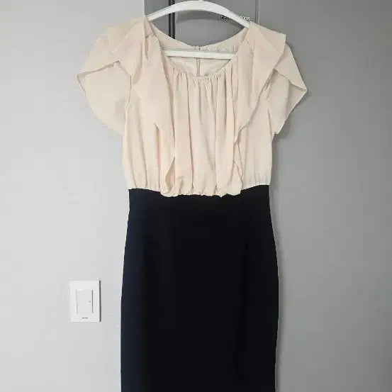 [BUNJANG] Lynn Ivory and Black Combination Dress Size 55 / 린 LYNN 원피스 55 사이즈