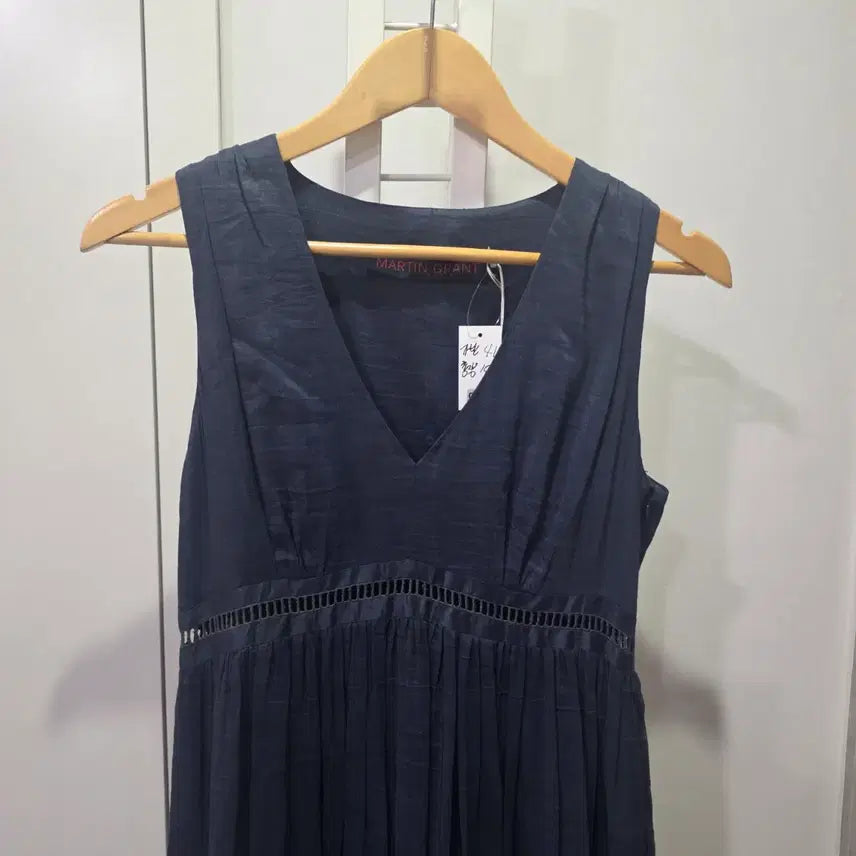 [BUNJANG] Martin Grant Sleeveless V-Neck Pleated Dress Navy / MARTIN GRANT민소매 브이넥 플리츠 원피스 네이비