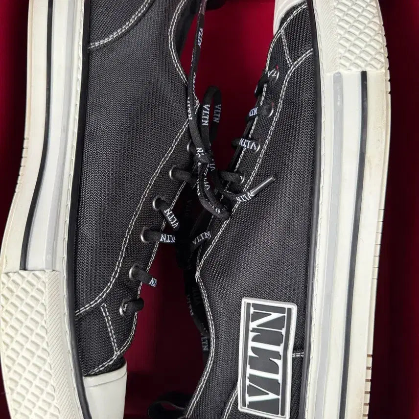 [BUNJANG] Valentino VLTN Logo Sneakers / 발렌티노 VLTN 블랙 스니커즈