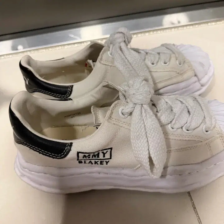 [BUNJANG] Mihara Yasuhiro Blakey OG Sole Canvas Sneakers White / 미하라 야스히로의 블레이키 OG 솔 캔버스 스니커즈 화이트