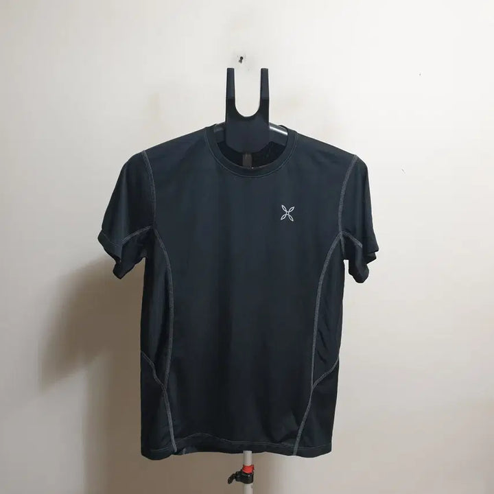[BUNJANG] Moncler Short-Sleeve T-Shirt (Size 95) / 몬츄라 반팔티셔츠/95