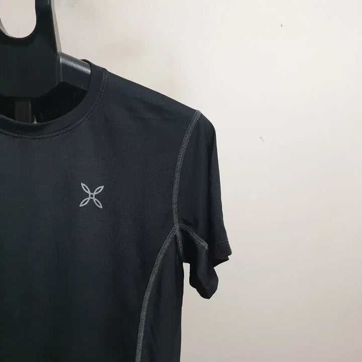 [BUNJANG] Moncler Short-Sleeve T-Shirt (Size 95) / 몬츄라 반팔티셔츠/95