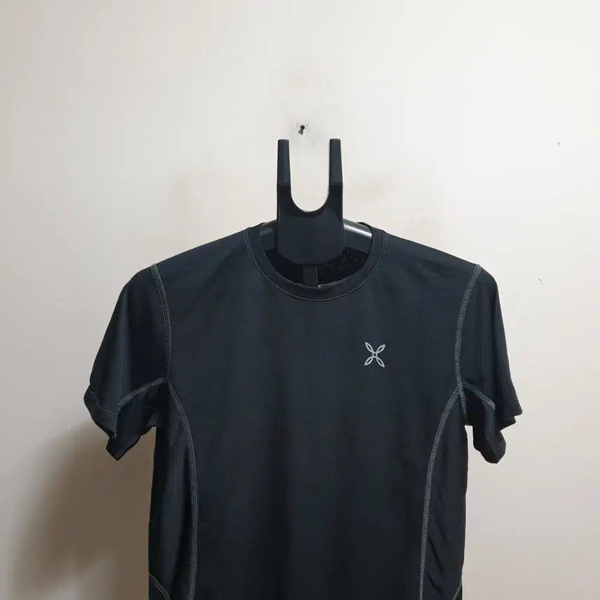 [BUNJANG] Moncler Short-Sleeve T-Shirt (Size 95) / 몬츄라 반팔티셔츠/95
