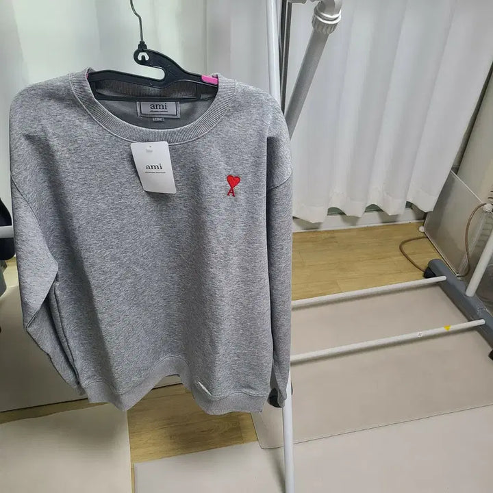 [BUNJANG] AMI Paris Small Heart Logo Sweatshirt Grey / 아미 맨투맨스몰 하트 로고  회색 새거에요택다있음