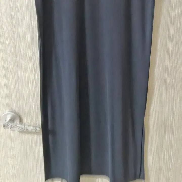 [SOLD OUT] 블랙 브이넥 롱 원피스66~77