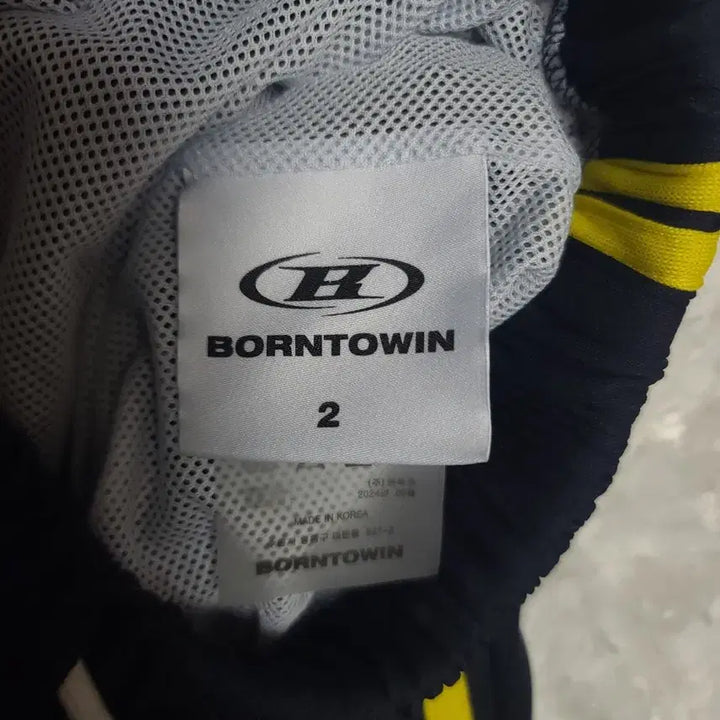[BUNJANG] Born to Win Soccer Pants Navy Yellow Size 2 / 본투윈 사커 팬츠 네이비 옐로우 2