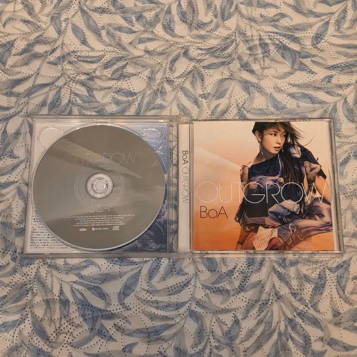 [BUNJANG] BoA OUTGROW Limited Edition CD+DVD Used / 보아 Boa OUTGROW 최회한정반 CD DVD 중고