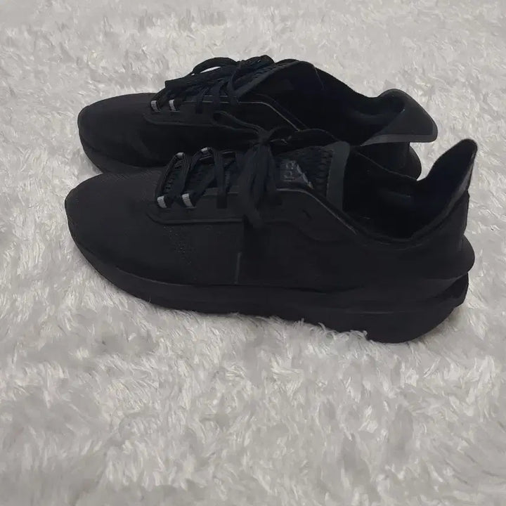 [BUNJANG] Adidas Adilette Clogs Core Black Carbon 275mm / 아디다스 에어브린 코어 블랙 카본 275mm