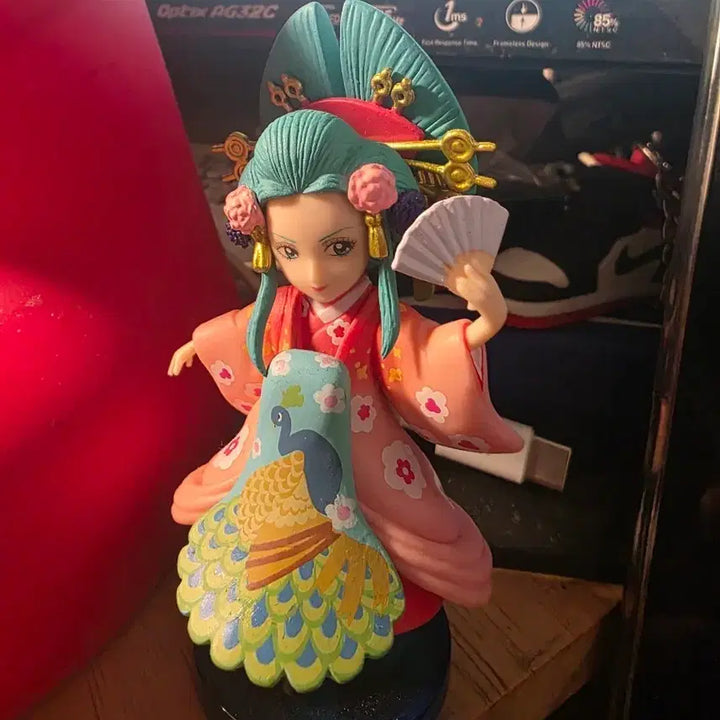 [BUNJANG] One Piece World Collectable Figure Komurasaki (Opened) / 택포 월콜 원피스 코무라사키 개봉 박스o