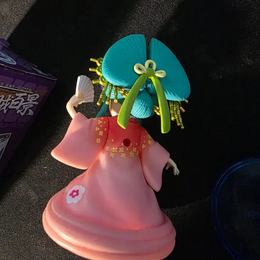 [BUNJANG] One Piece World Collectable Figure Komurasaki (Opened) / 택포 월콜 원피스 코무라사키 개봉 박스o