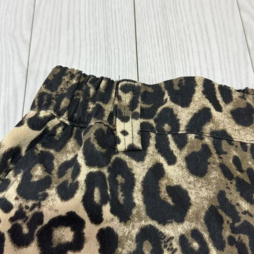 [BUNJANG] Leopard Print Cargo Shorts (Free Size, Fits 32-33) / 레오파드 호피 카고 반바지 허리밴딩free 32~33 미사용