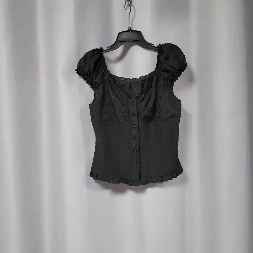 [BUNJANG] Eyelet Cap Sleeve Blouse / 아일렛 캡소매 블라우스